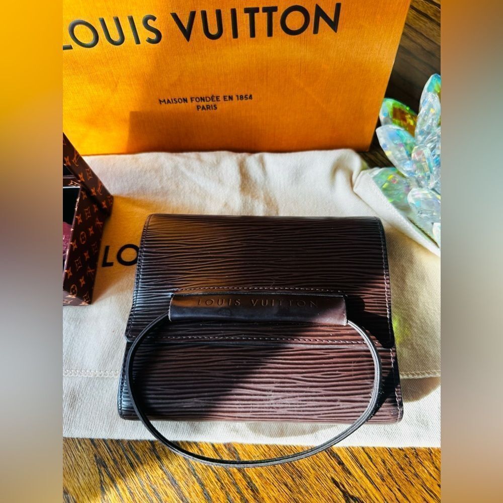 Louis Vuitton Bundle! Brown Epi leather Wallet, Bag, Dustbag, Fashion Keychain - Picture 10 of 12